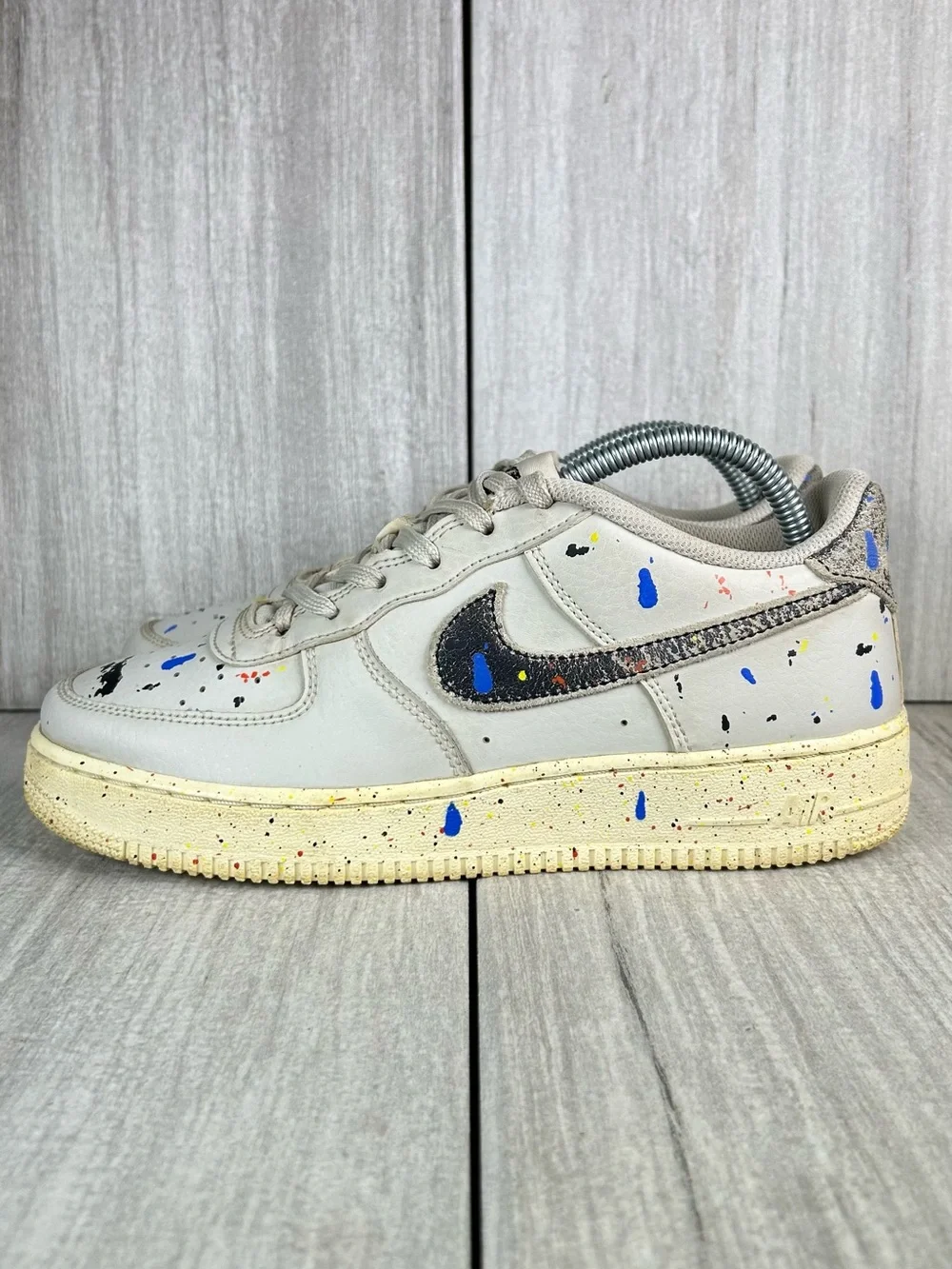Nike Air Force 1 One LV8 Taupe Paint Splatter Sneaker Shoes Womens Size 8.5 7Y